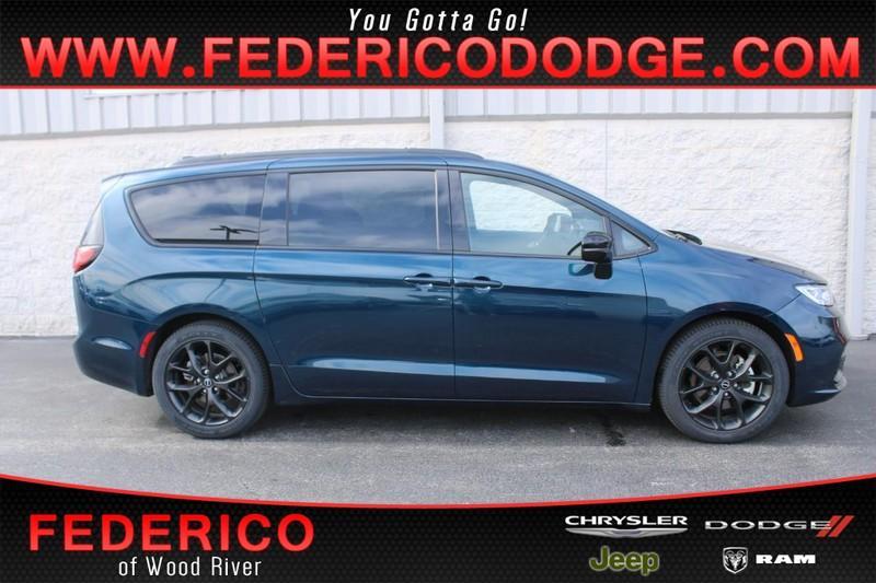 used 2025 Chrysler Pacifica car, priced at $39,800