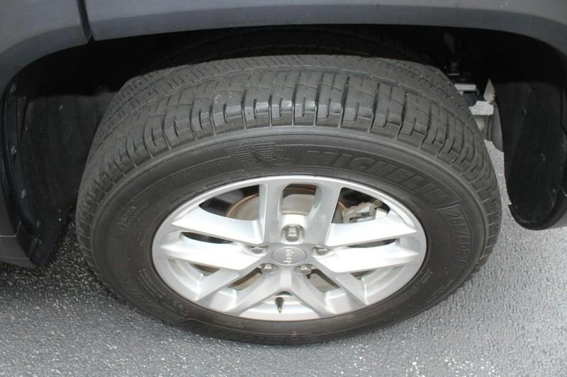 used 2022 Jeep Grand Cherokee L car, priced at $31,900