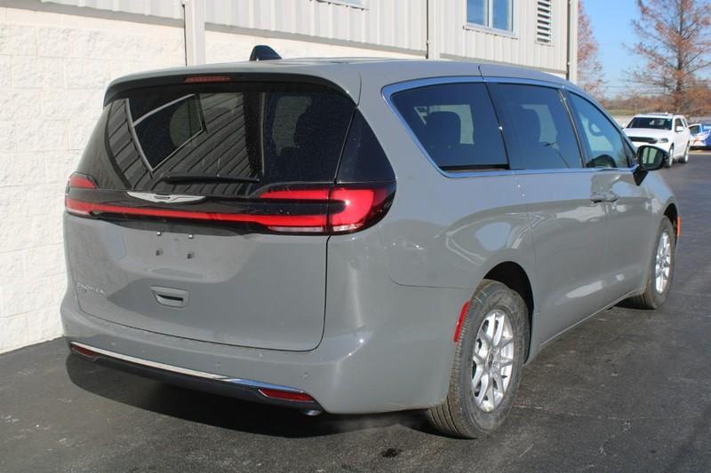 new 2025 Chrysler Pacifica car, priced at $47,595