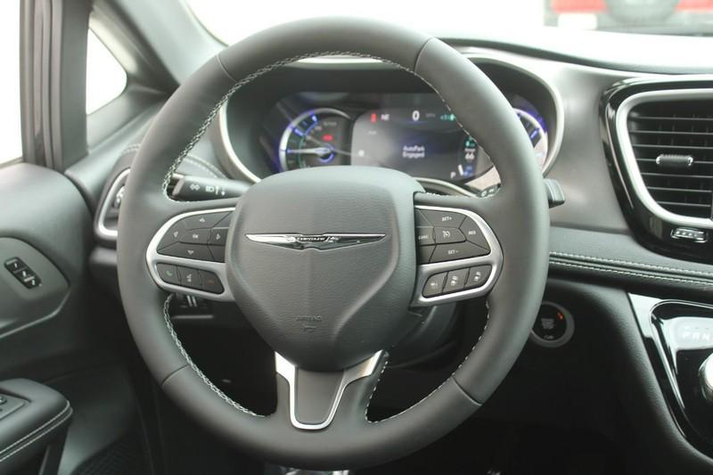 new 2025 Chrysler Pacifica Hybrid car, priced at $45,550