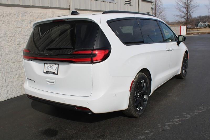 new 2024 Chrysler Pacifica car, priced at $43,990