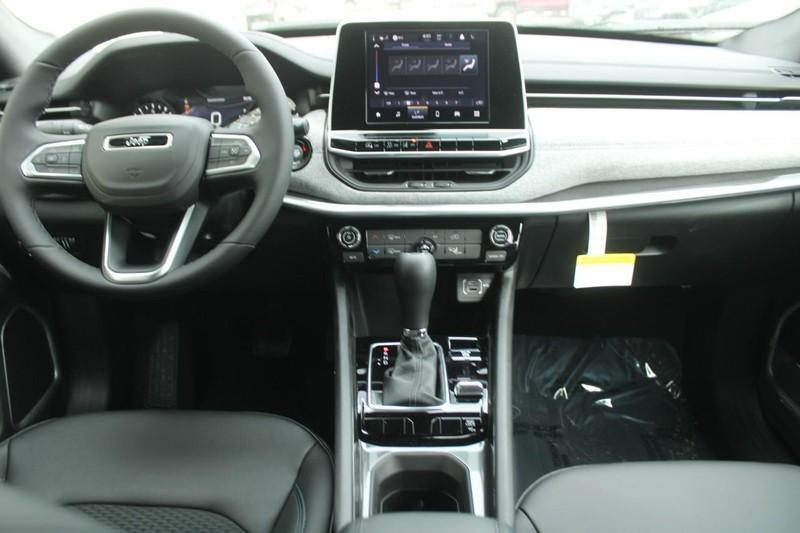 new 2025 Jeep Compass car, priced at $30,800
