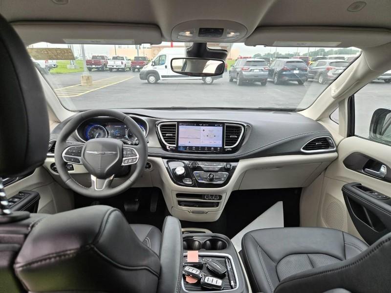 used 2024 Chrysler Pacifica car, priced at $41,498