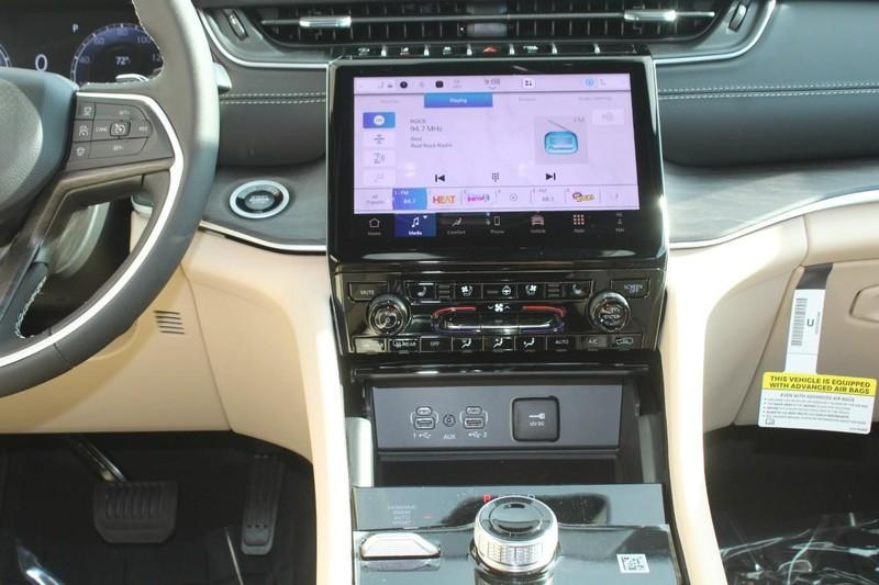 new 2025 Jeep Grand Cherokee car, priced at $47,550