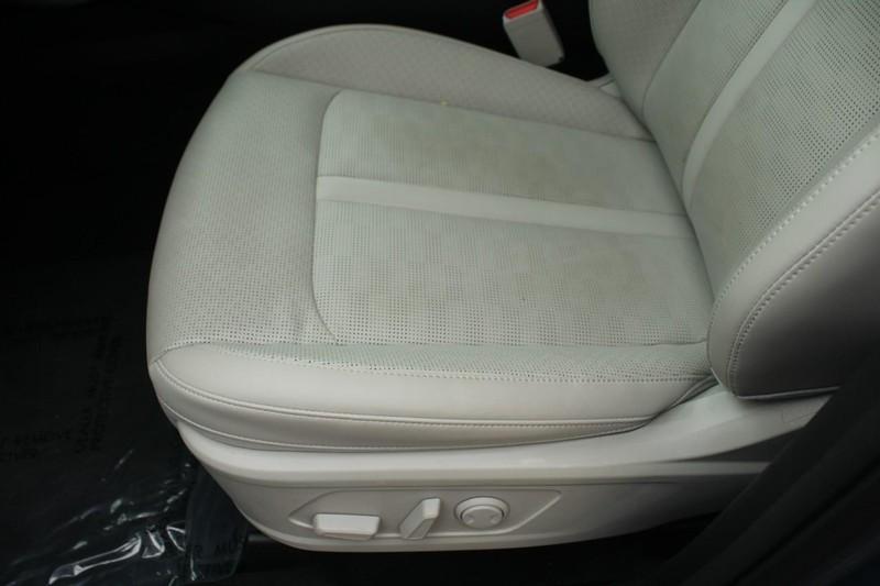 used 2024 Kia Sorento car, priced at $32,500