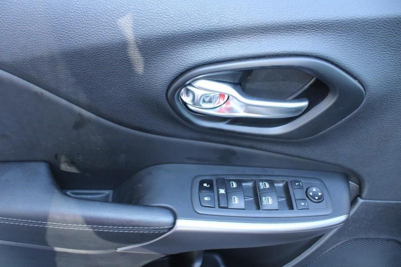 used 2022 Jeep Cherokee car, priced at $24,900