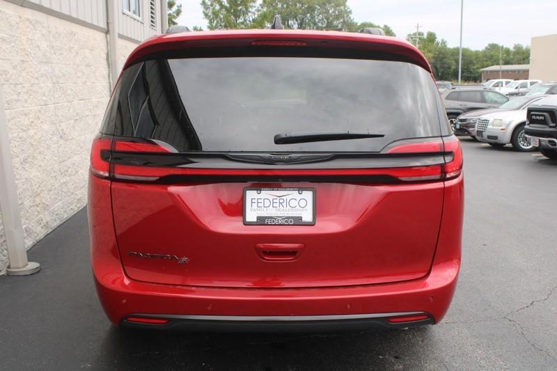 new 2024 Chrysler Pacifica car, priced at $40,595