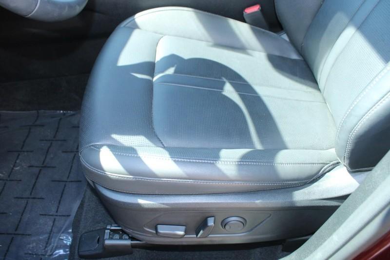 used 2025 Kia Sorento car, priced at $32,000