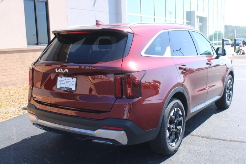 used 2025 Kia Sorento car, priced at $32,000