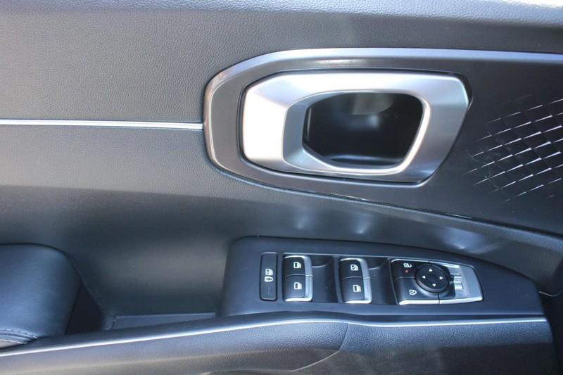 used 2025 Kia Sorento car, priced at $32,000