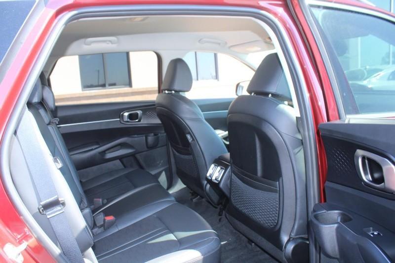 used 2025 Kia Sorento car, priced at $32,000