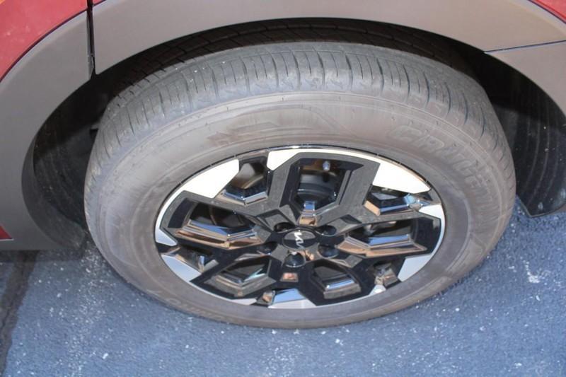 used 2025 Kia Sorento car, priced at $32,000
