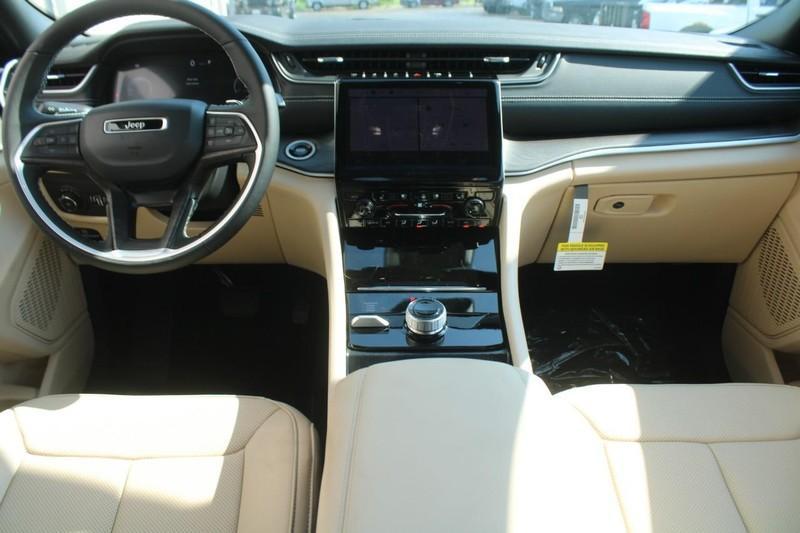new 2025 Jeep Grand Cherokee car, priced at $47,650