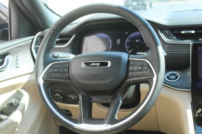 new 2025 Jeep Grand Cherokee car, priced at $47,650