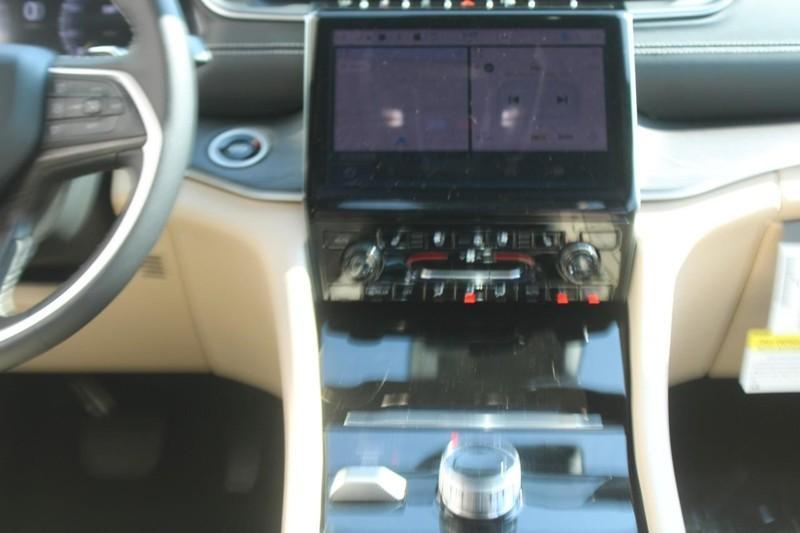 new 2025 Jeep Grand Cherokee car, priced at $47,650