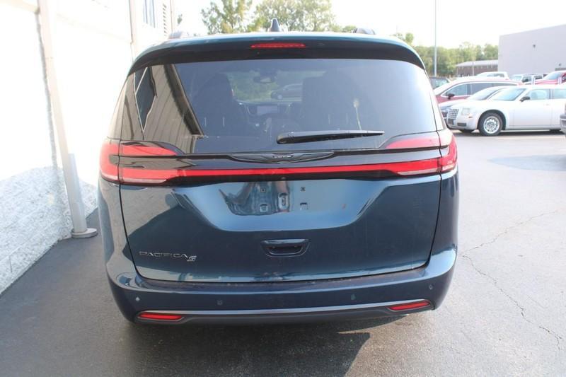 new 2024 Chrysler Pacifica car, priced at $40,595