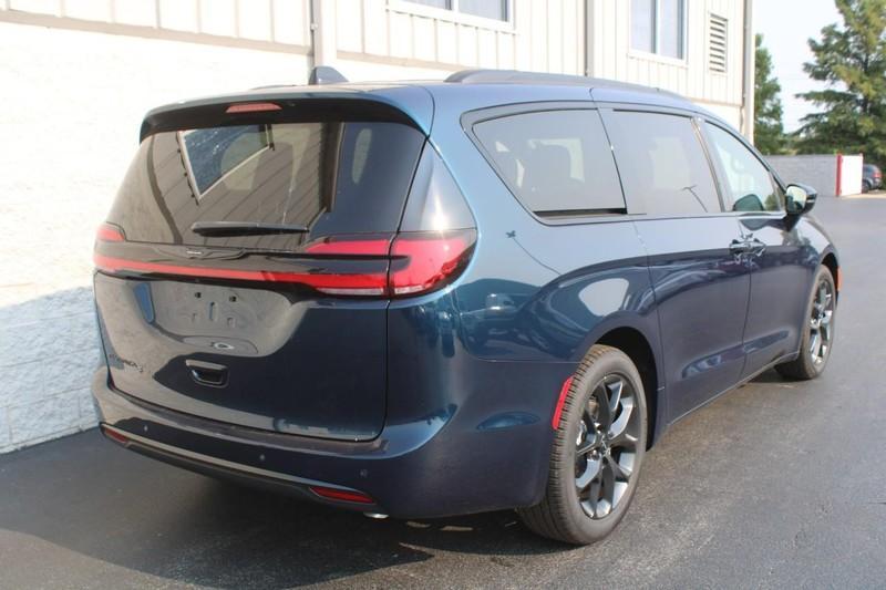 new 2024 Chrysler Pacifica car, priced at $40,595