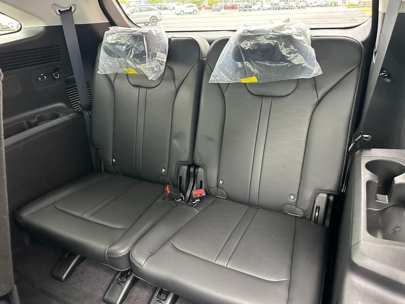 used 2025 Kia Sorento car, priced at $30,600