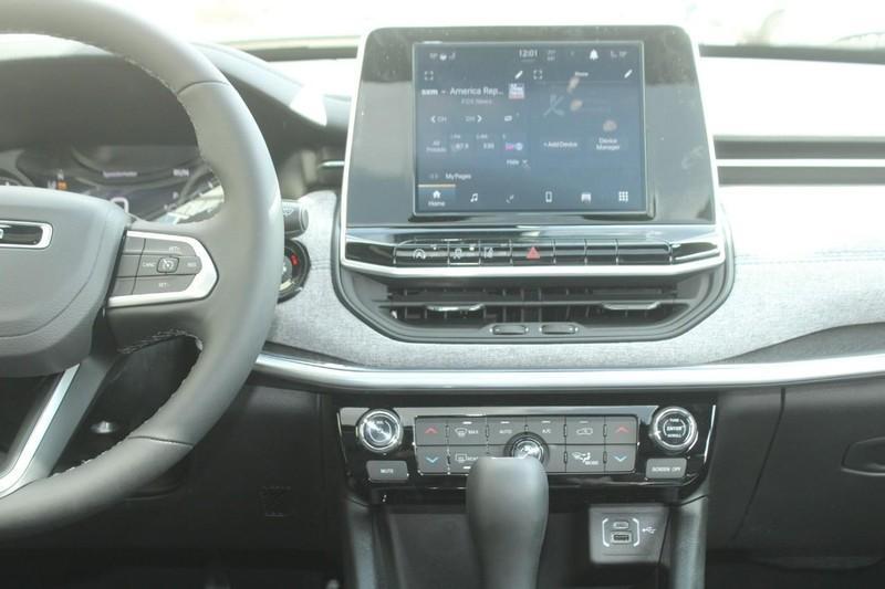 new 2025 Jeep Compass car, priced at $30,200