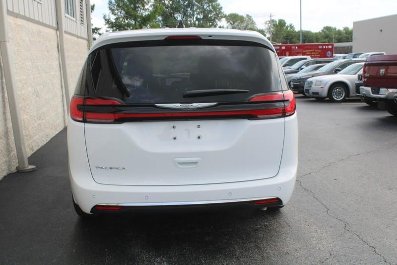 new 2025 Chrysler Pacifica car, priced at $43,725