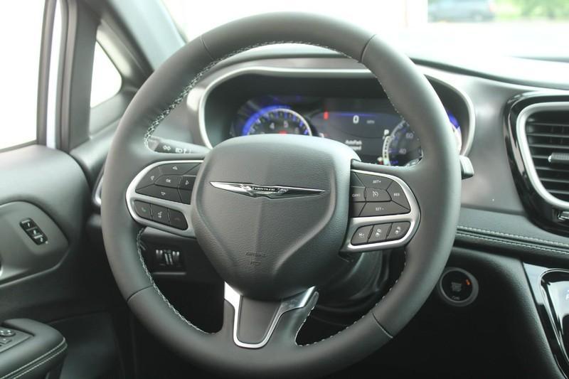 new 2025 Chrysler Pacifica car, priced at $43,725