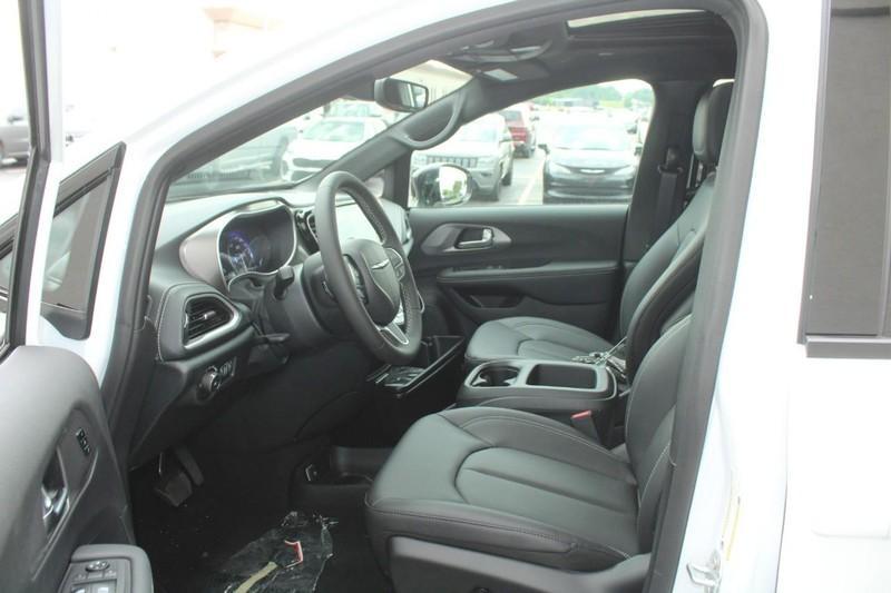 new 2025 Chrysler Pacifica car, priced at $42,677