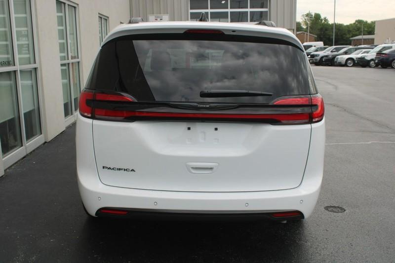 new 2025 Chrysler Pacifica car, priced at $42,677