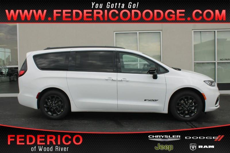 new 2025 Chrysler Pacifica car, priced at $42,677