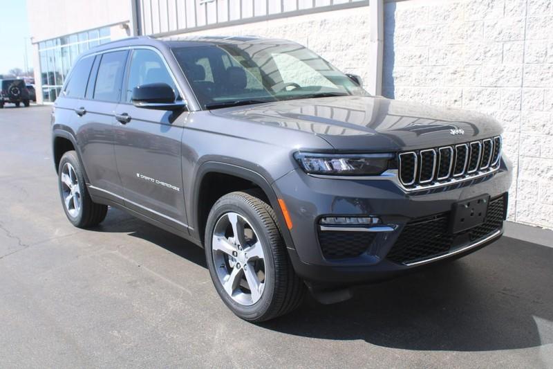 new 2025 Jeep Grand Cherokee car, priced at $43,920