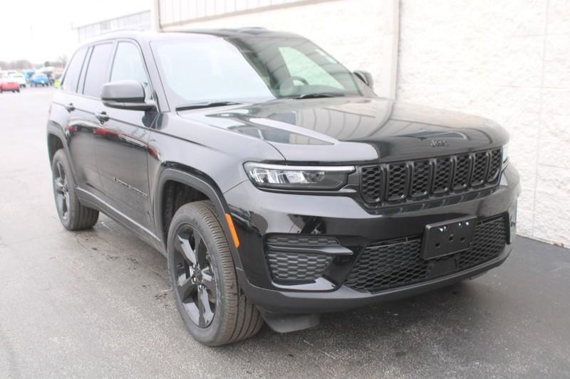 new 2025 Jeep Grand Cherokee car, priced at $42,500