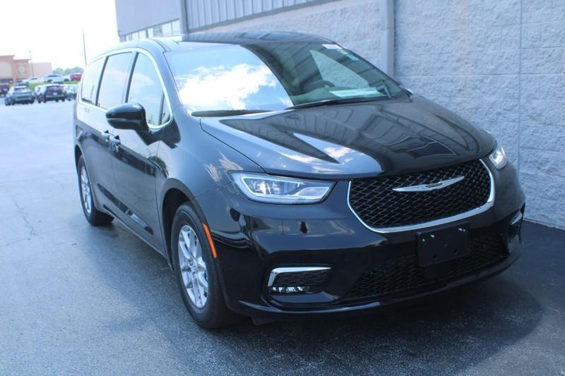 new 2025 Chrysler Pacifica car, priced at $42,532