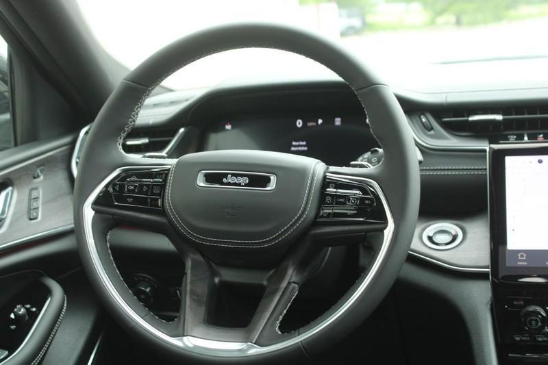 new 2025 Jeep Grand Cherokee car, priced at $54,651