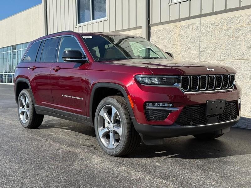 new 2025 Jeep Grand Cherokee car, priced at $44,050