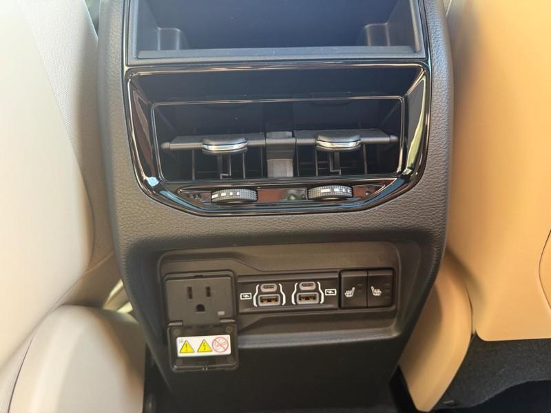new 2025 Jeep Grand Cherokee car, priced at $44,050
