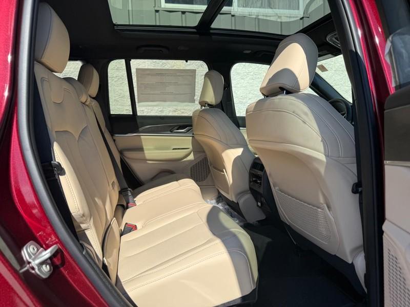 new 2025 Jeep Grand Cherokee car, priced at $44,050