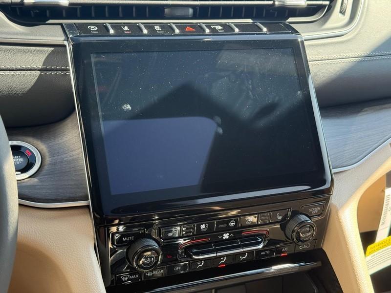 new 2025 Jeep Grand Cherokee car, priced at $44,050