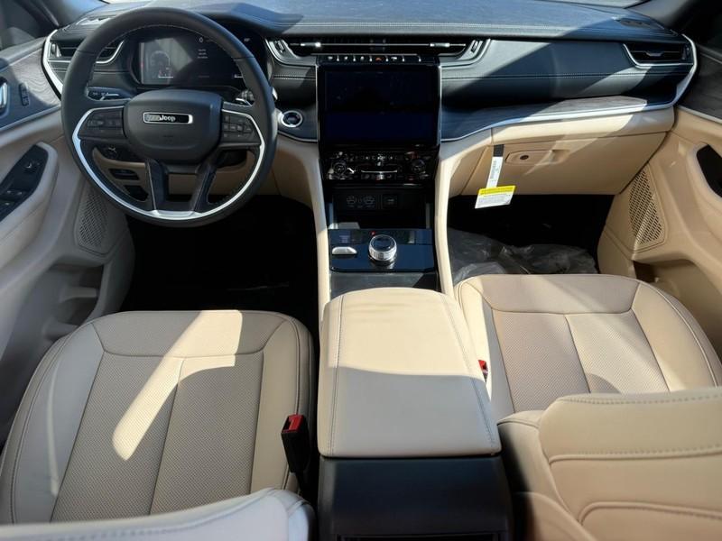 new 2025 Jeep Grand Cherokee car, priced at $44,050