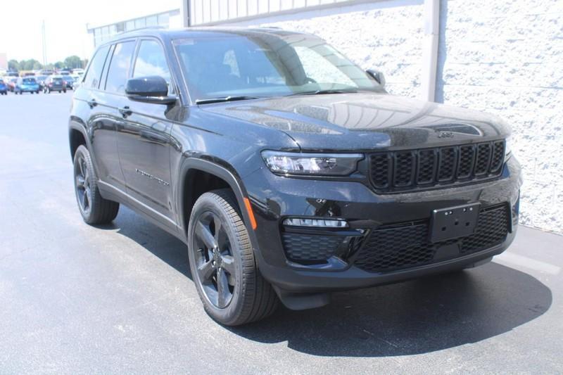 new 2024 Jeep Grand Cherokee car, priced at $42,495