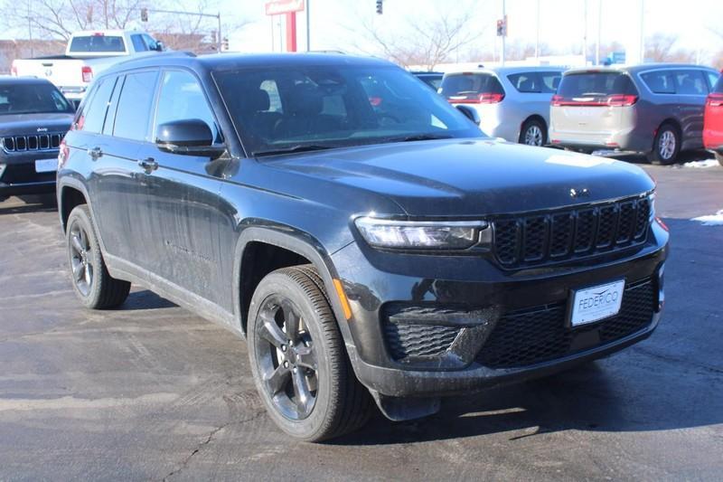 new 2025 Jeep Grand Cherokee car, priced at $42,500