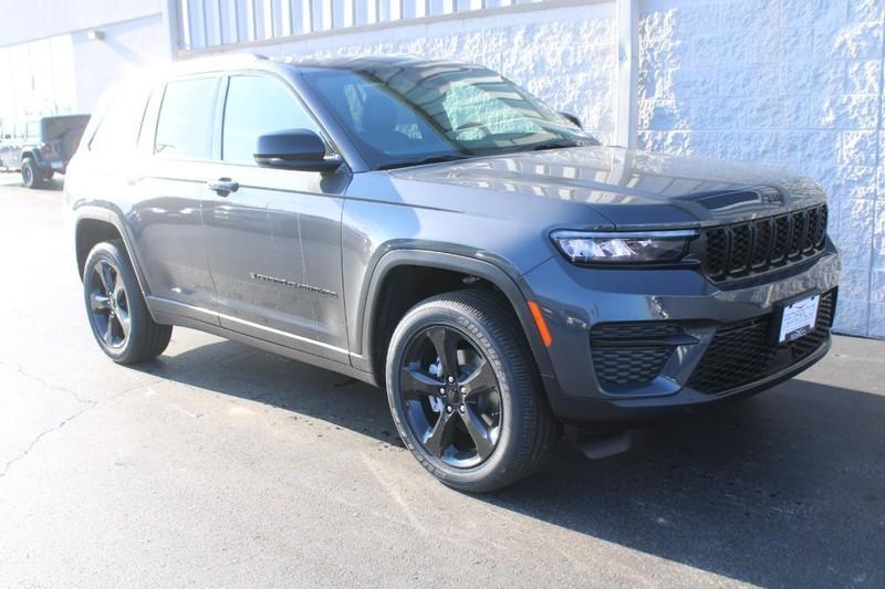 new 2025 Jeep Grand Cherokee car, priced at $44,995