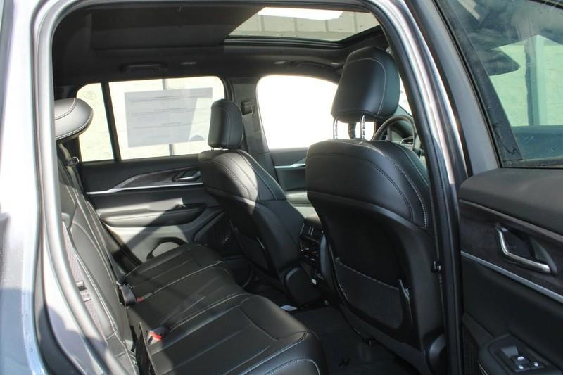 new 2025 Jeep Grand Cherokee car, priced at $45,350
