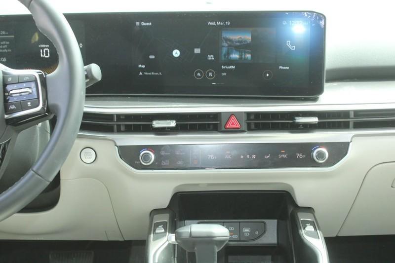 used 2024 Kia Sorento car, priced at $33,800