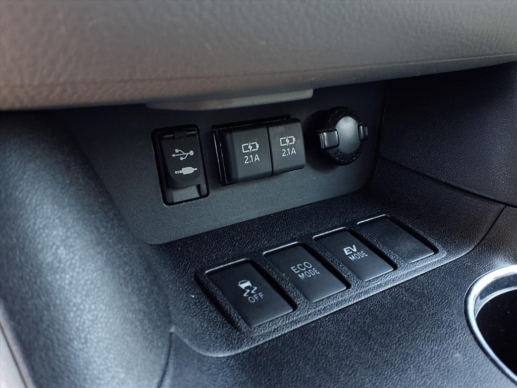 used 2019 Toyota Highlander Hybrid car, priced at $25,994