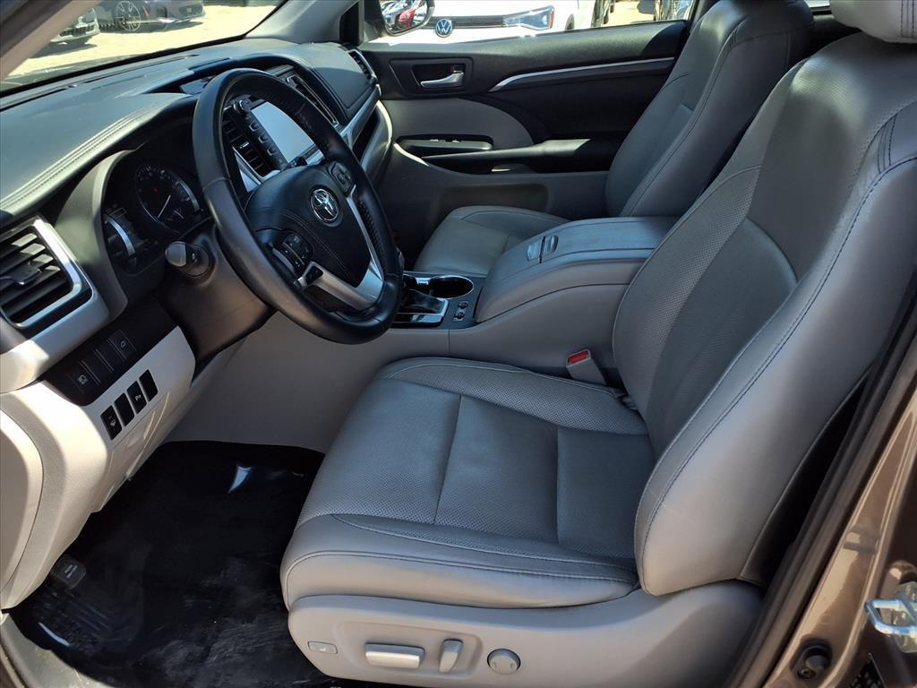 used 2019 Toyota Highlander Hybrid car, priced at $25,994