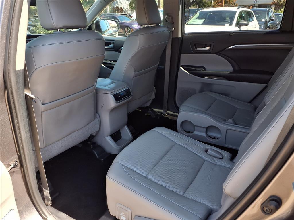 used 2019 Toyota Highlander Hybrid car, priced at $25,994