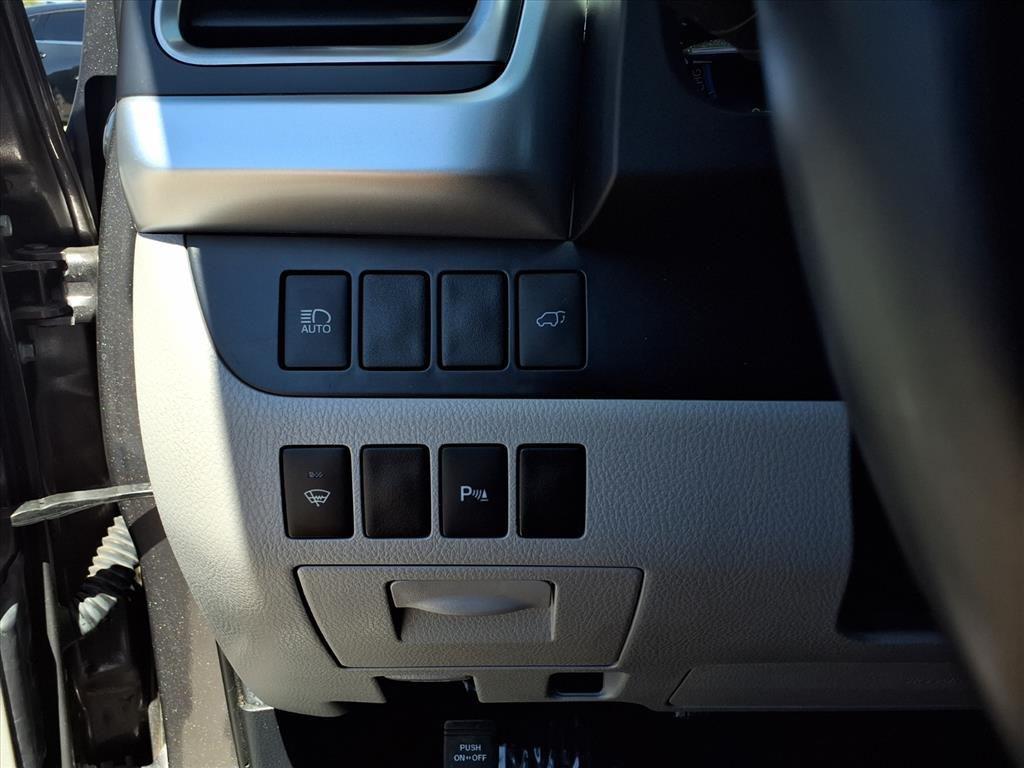 used 2019 Toyota Highlander Hybrid car, priced at $25,994