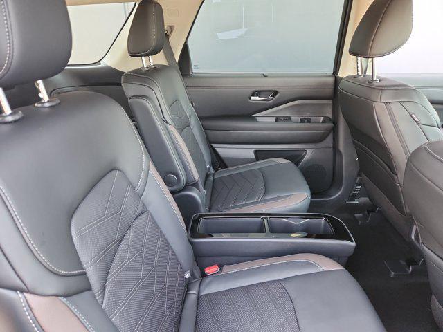 new 2025 Nissan Pathfinder car, priced at $50,286