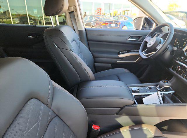 new 2025 Nissan Pathfinder car, priced at $46,541