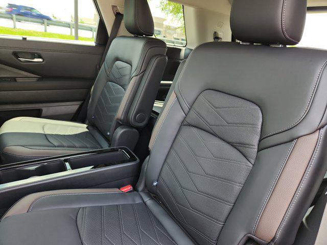 new 2025 Nissan Pathfinder car, priced at $49,886