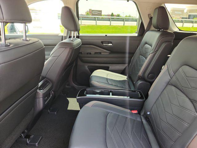 new 2025 Nissan Pathfinder car, priced at $49,886